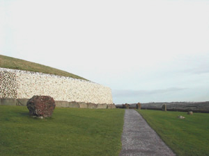 Side vew of newgrange